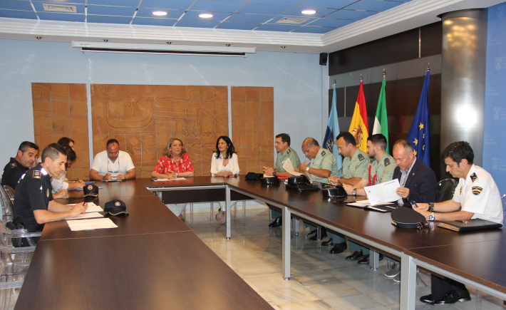 La Guardia Civil y las policas Local y Nacional se coordinan para garantizar la seguridad en Almucar durante el verano